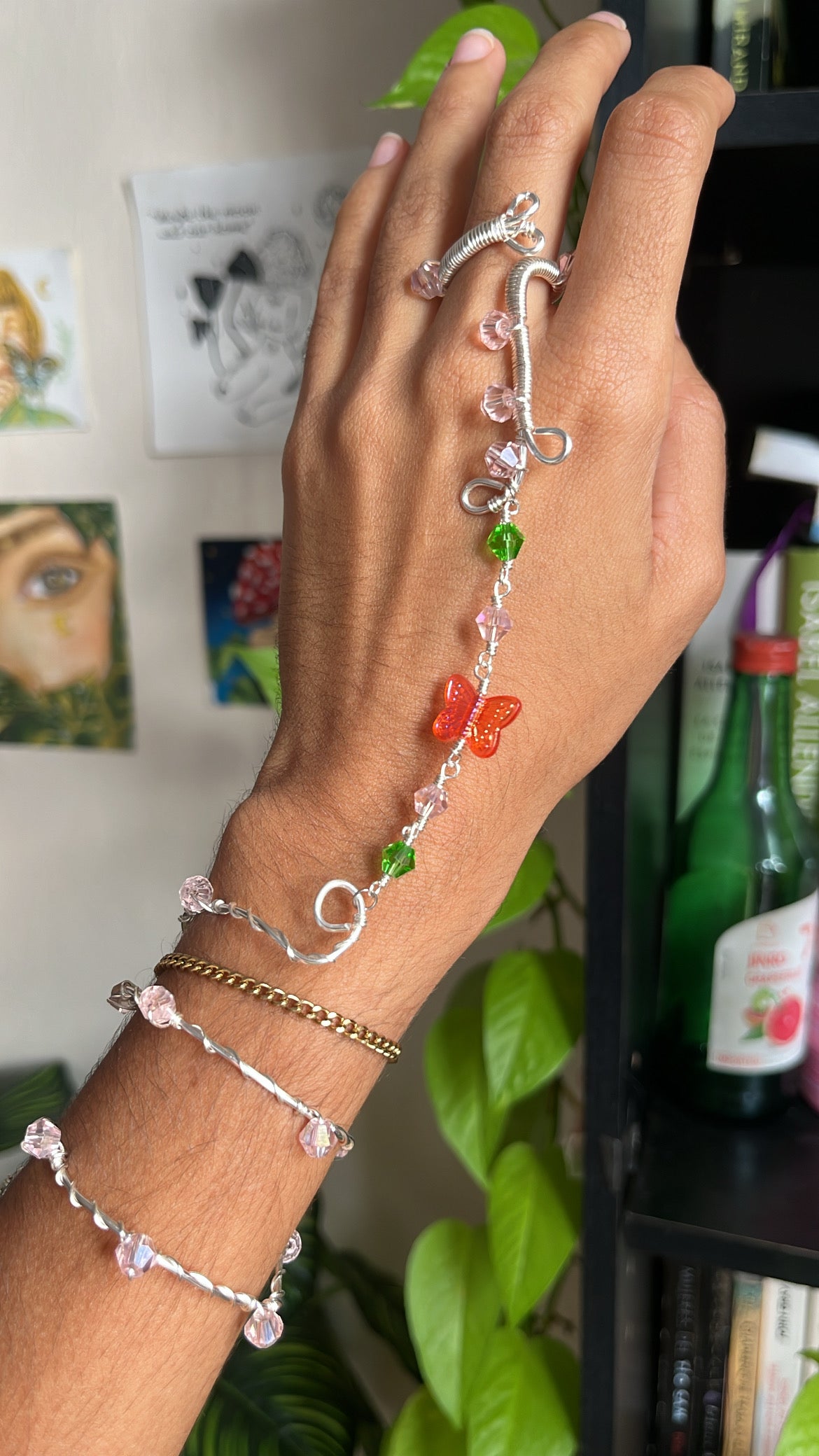 Ethereal hand cuff