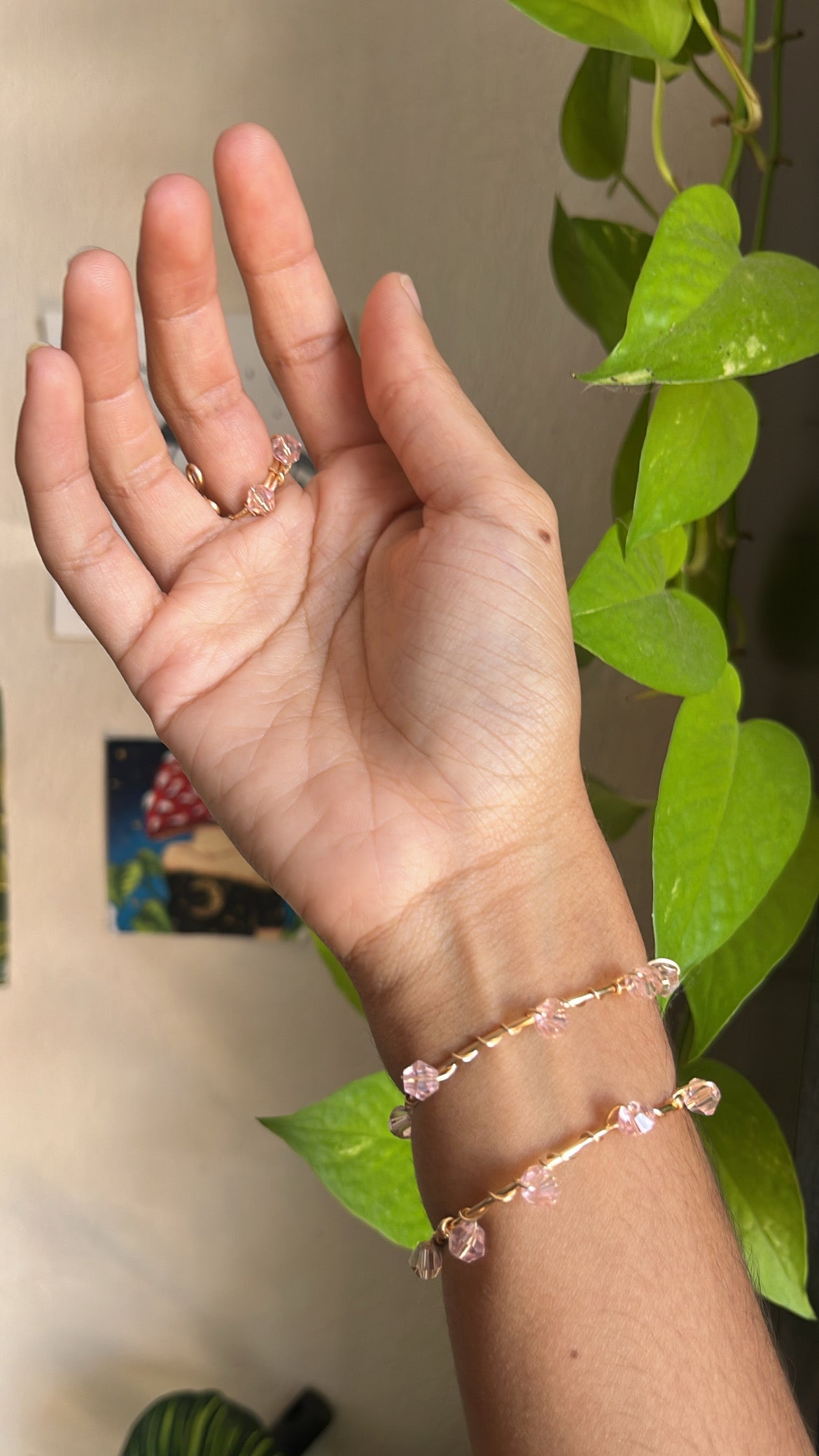 Ethereal hand cuff